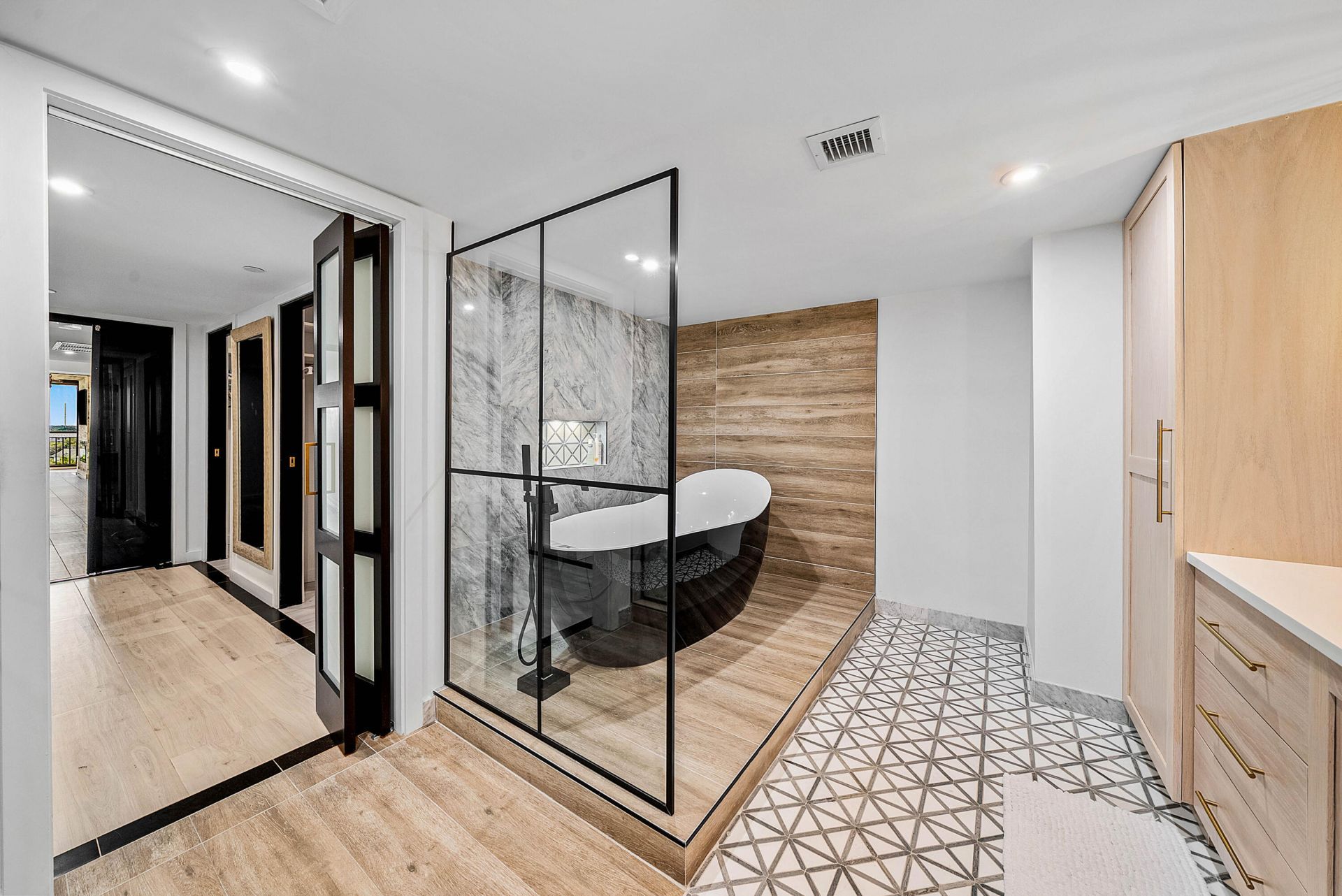 2427 Presidential Way, Unit 802, West Palm Beach, FL 33401 Photo