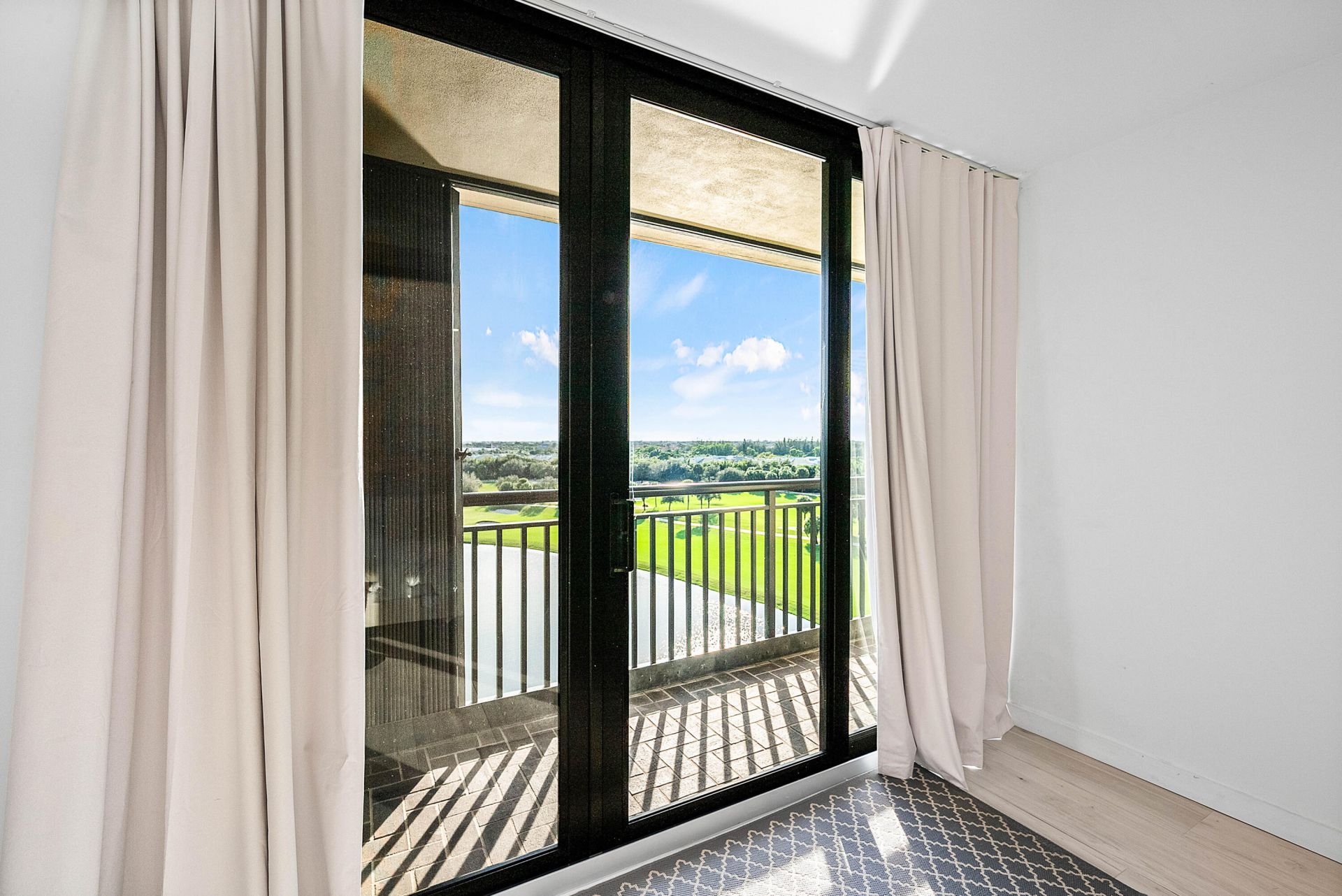 2427 Presidential Way, Unit 802, West Palm Beach, FL 33401 Photo