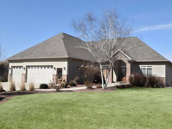 N6393 Tradewinds Cir, Beaver Dam, WI 53916