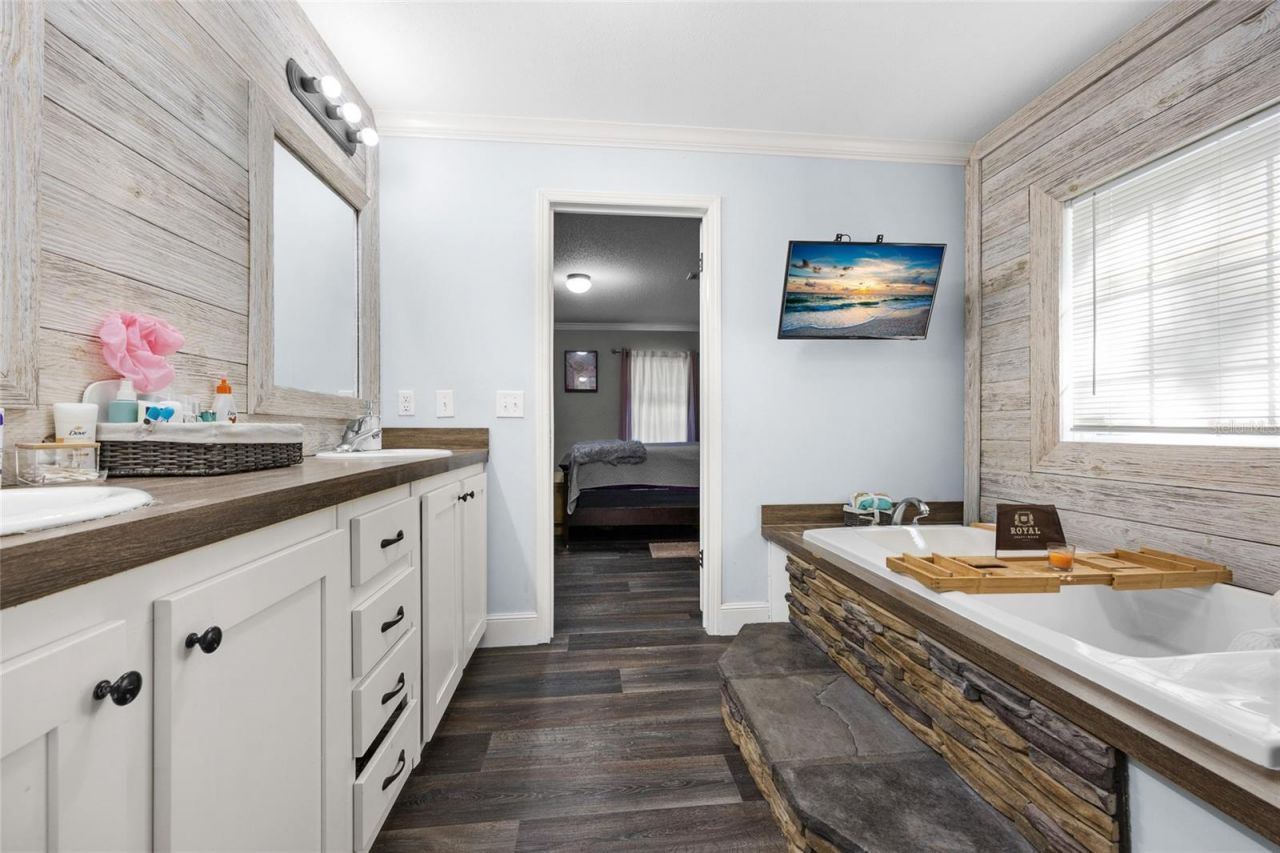 272 SW Old Niblack Avenue, Fort White, FL 32038 Photo