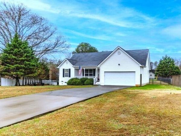 34 Winter Lane, LaFayette, GA 30728