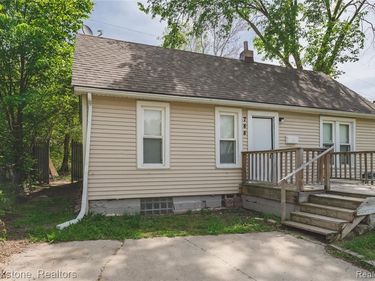 744 Saint Clair Street, Pontiac, MI 48340