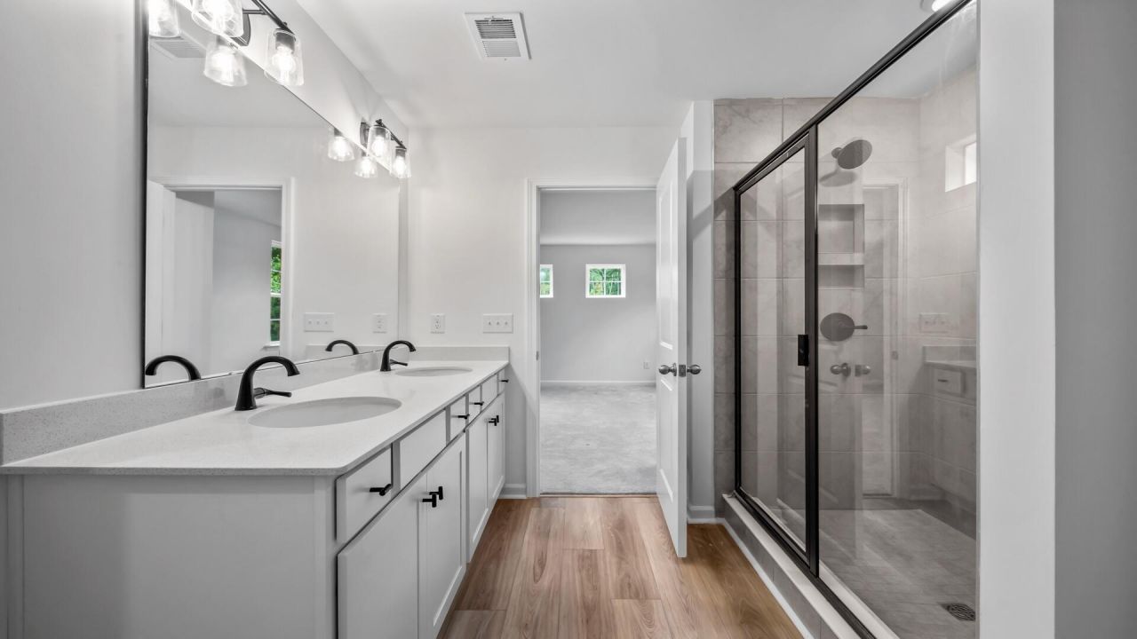 405 Cadbury Loop Photo 11