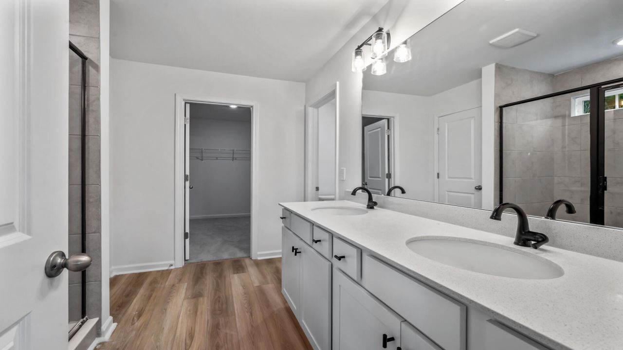 405 Cadbury Loop Photo 12