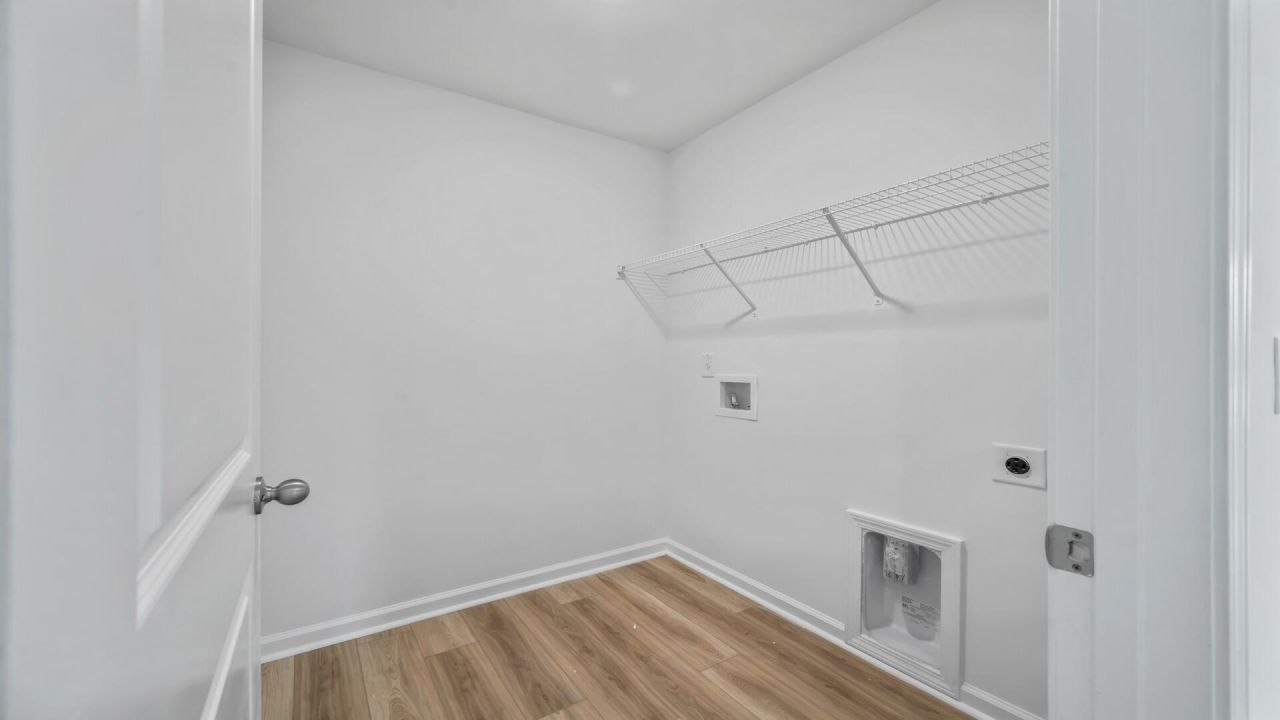 405 Cadbury Loop Photo 15