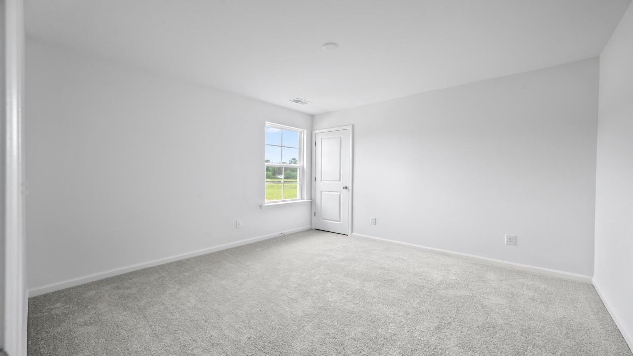 405 Cadbury Loop Photo 16