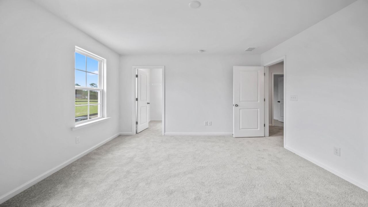 405 Cadbury Loop Photo 17