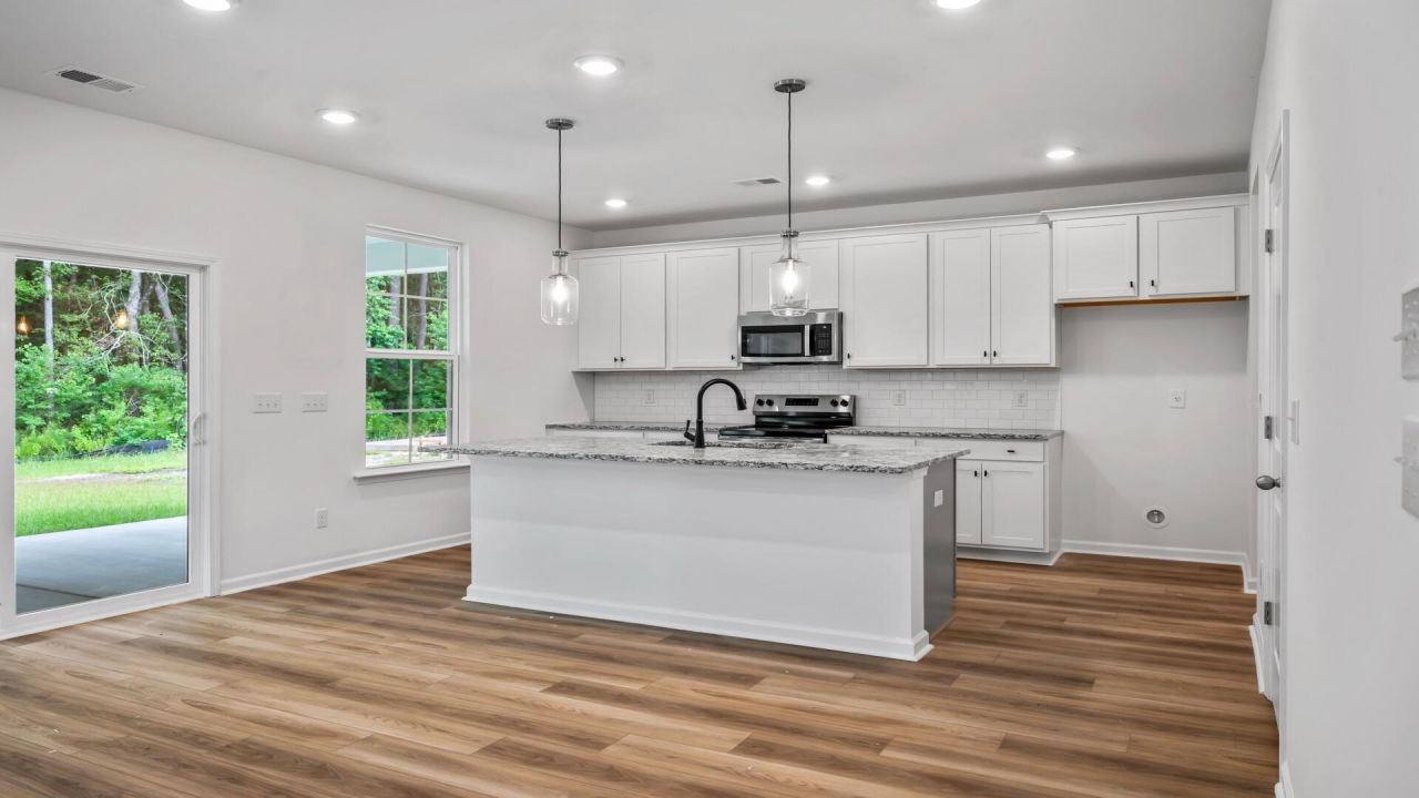 405 Cadbury Loop Photo 4