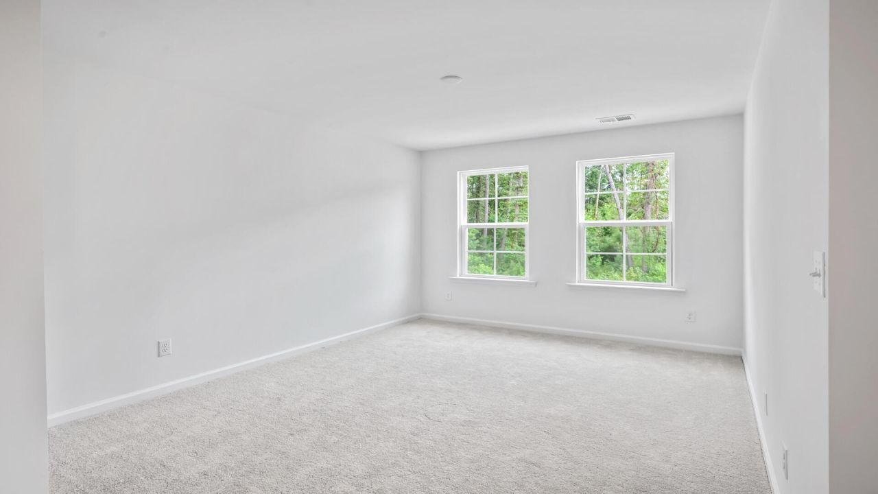 405 Cadbury Loop Photo 6