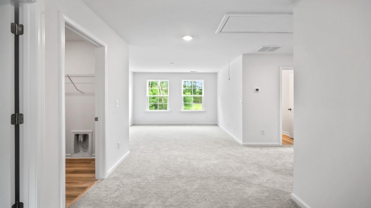 405 Cadbury Loop Photo 7