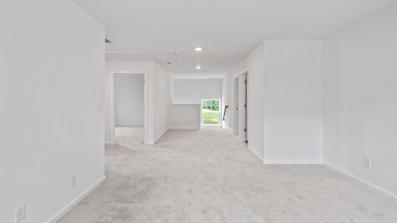 405 Cadbury Loop Photo 8