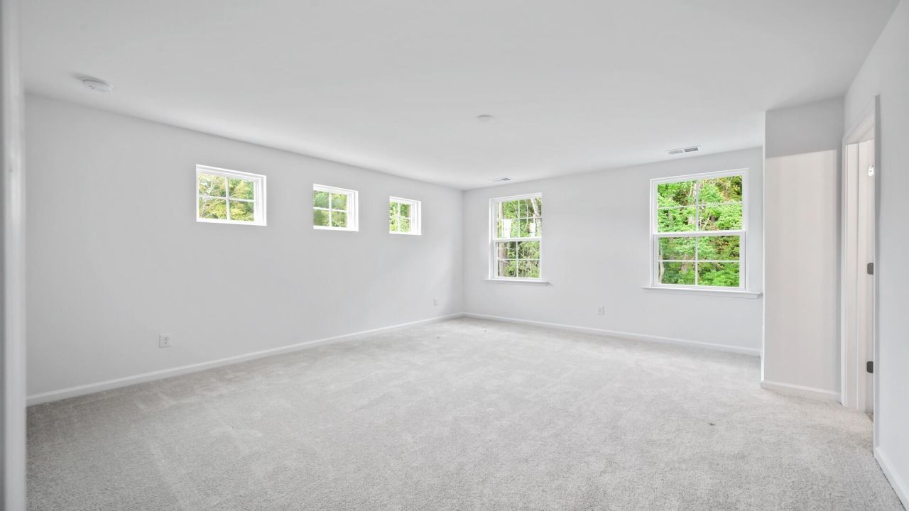 405 Cadbury Loop Photo 9