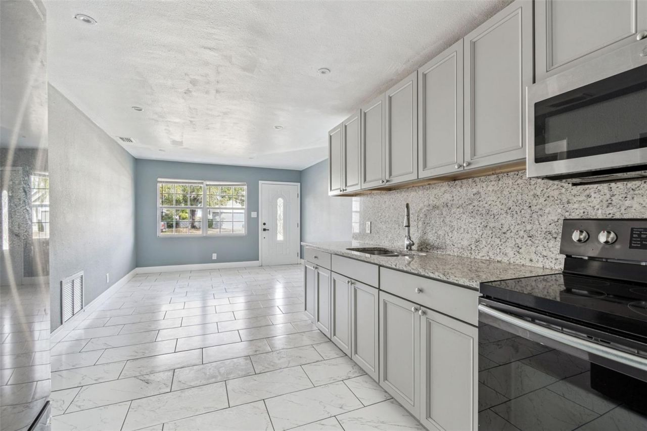 520 Freeport Avenue N, Saint Petersburg, FL 33702 Photo