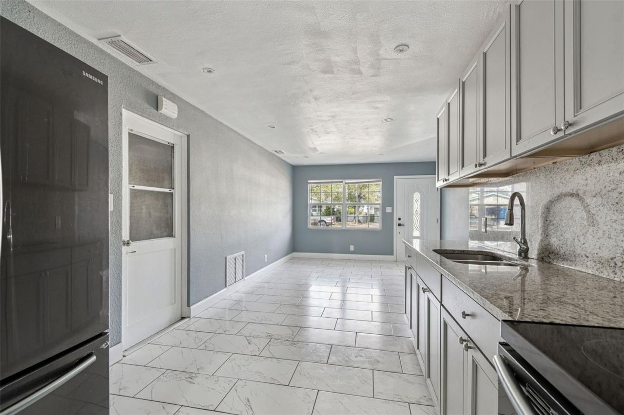 520 Freeport Avenue N, Saint Petersburg, FL 33702 Photo