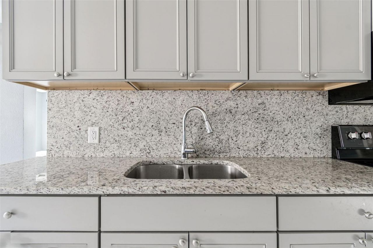 520 Freeport Avenue N, Saint Petersburg, FL 33702 Photo