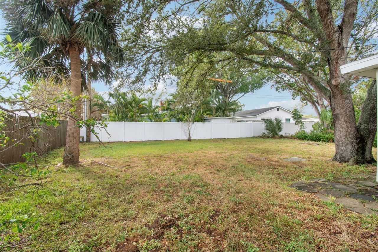 520 Freeport Avenue N, Saint Petersburg, FL 33702 Photo