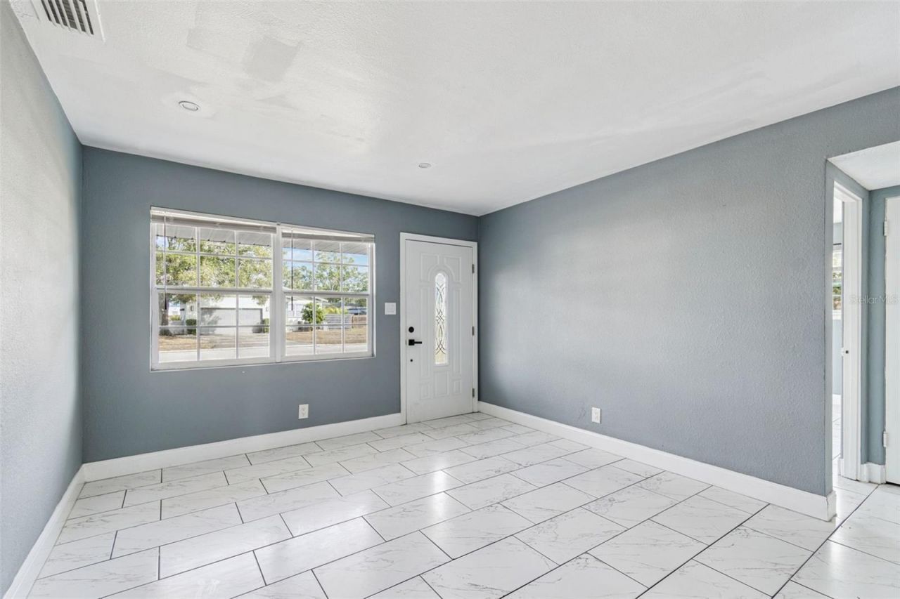 520 Freeport Avenue N, Saint Petersburg, FL 33702 Photo