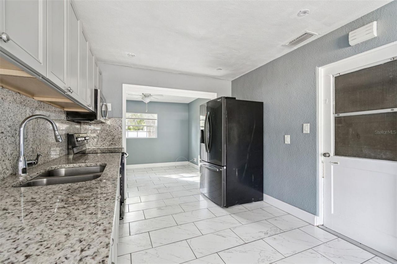 520 Freeport Avenue N, Saint Petersburg, FL 33702 Photo