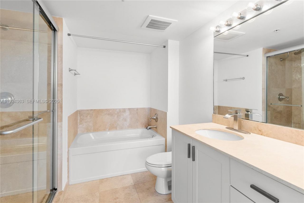 3232 SW 22nd St (coral Way), Unit 905, Miami, FL 33145 Photo