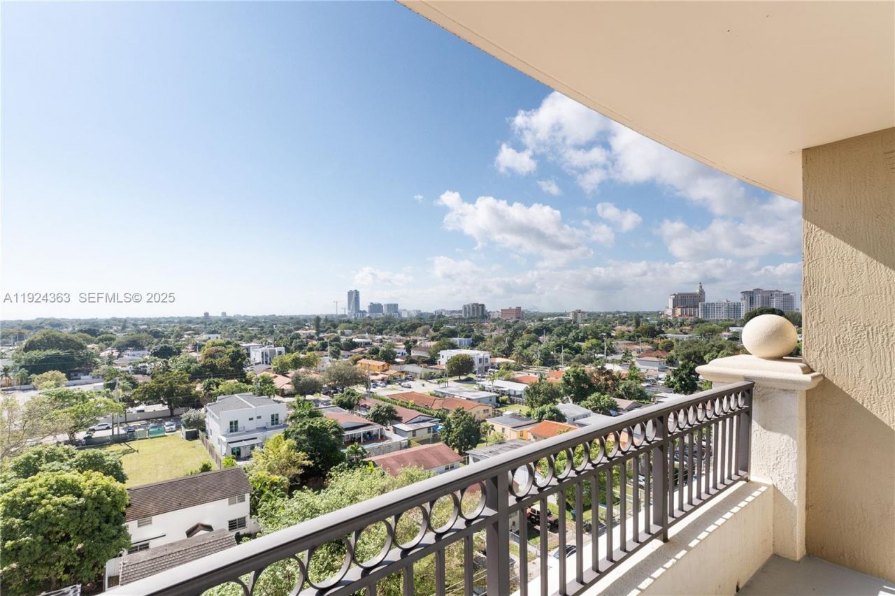 3232 SW 22nd St (coral Way), Unit 905, Miami, FL 33145 Photo