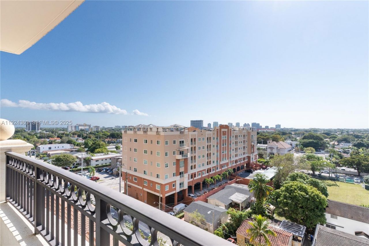 3232 SW 22nd St (coral Way), Unit 905, Miami, FL 33145 Photo