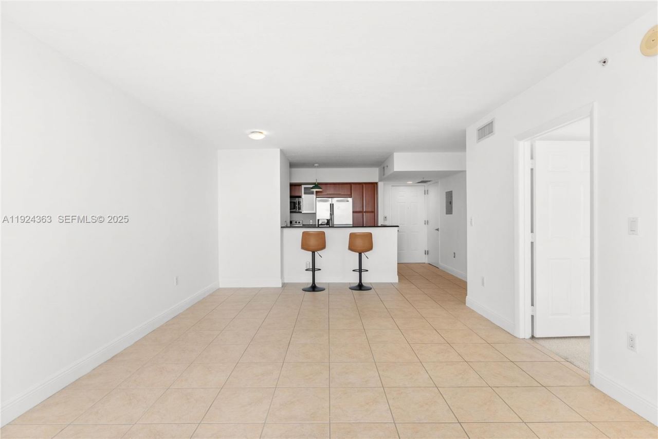 3232 SW 22nd St (coral Way), Unit 905, Miami, FL 33145 Photo