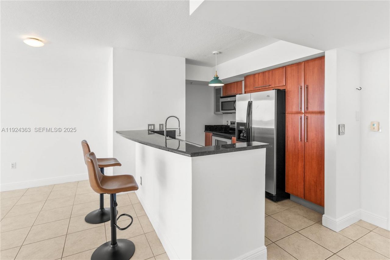 3232 SW 22nd St (coral Way), Unit 905, Miami, FL 33145 Photo