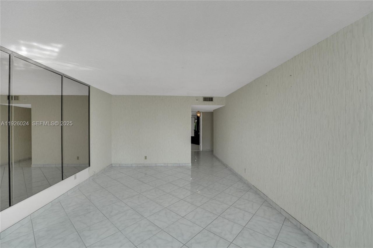 1920 S Ocean Dr, Unit 16B, Hallandale Beach, FL 33009 Photo