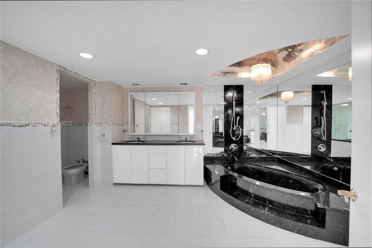 1920 S Ocean Dr, Unit 16B, Hallandale Beach, FL 33009 Photo