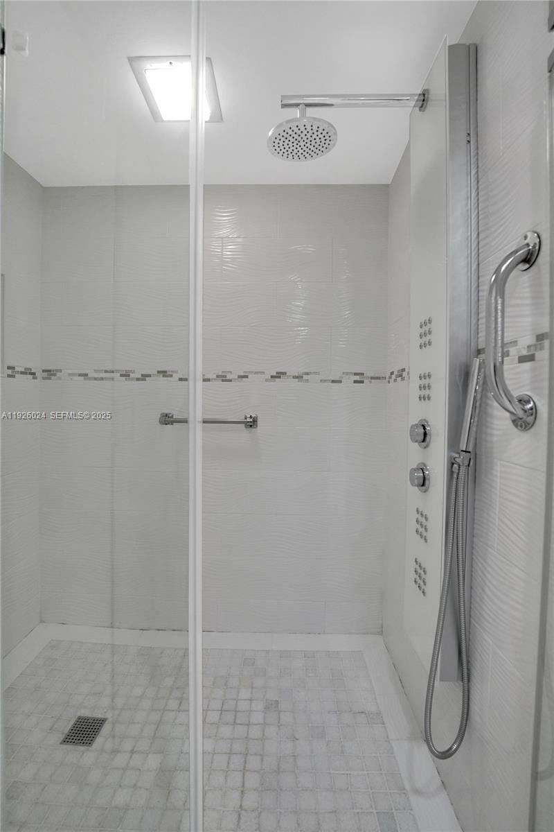 1920 S Ocean Dr, Unit 16B, Hallandale Beach, FL 33009 Photo