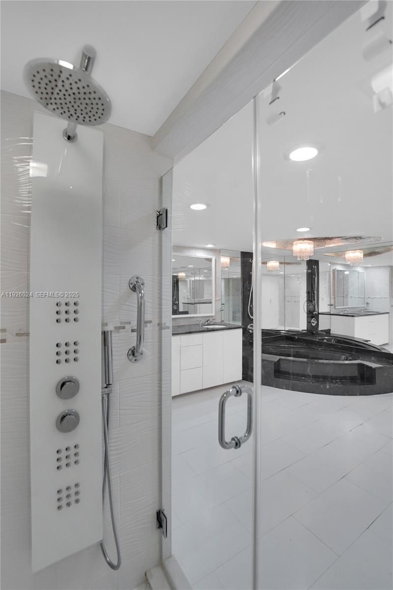 1920 S Ocean Dr, Unit 16B, Hallandale Beach, FL 33009 Photo