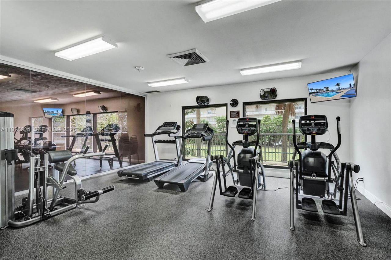 1920 S Ocean Dr, Unit 16B, Hallandale Beach, FL 33009 Photo