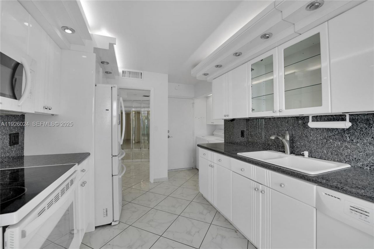 1920 S Ocean Dr, Unit 16B, Hallandale Beach, FL 33009 Photo