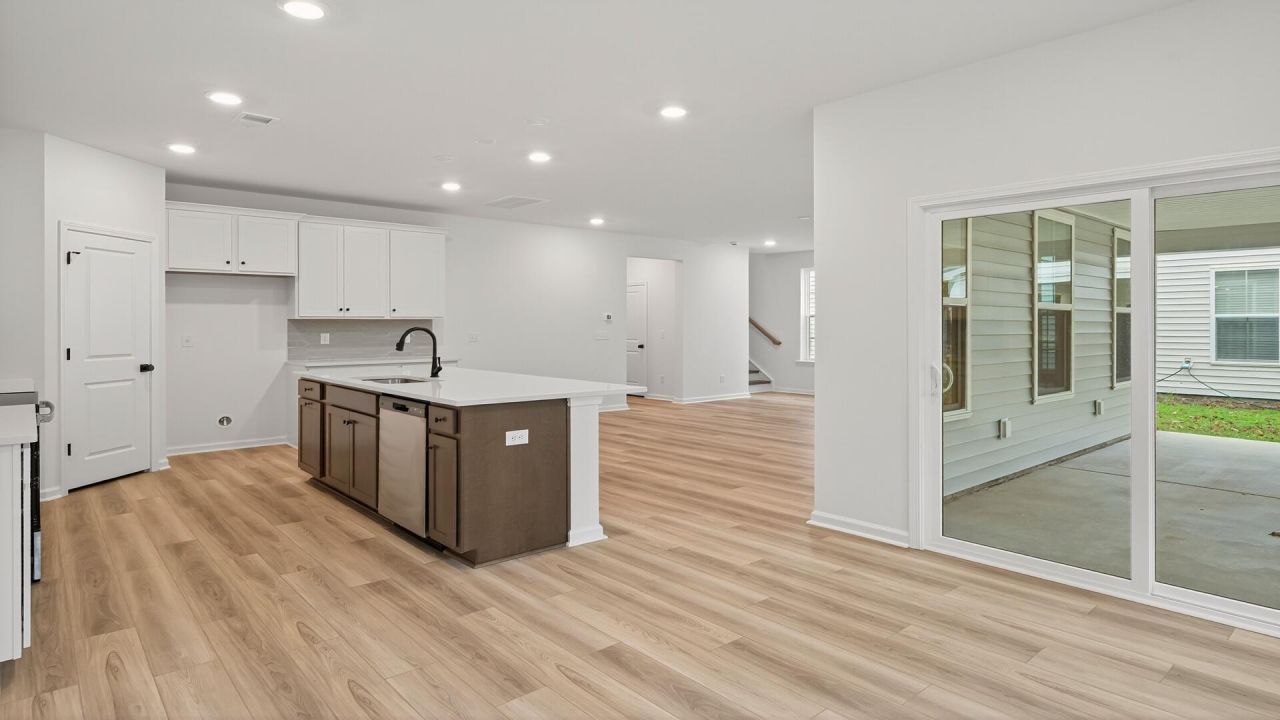 404 Cadbury Loop Photo 12