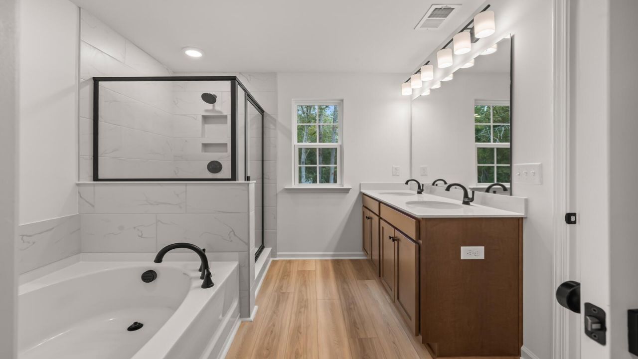 404 Cadbury Loop Photo 24