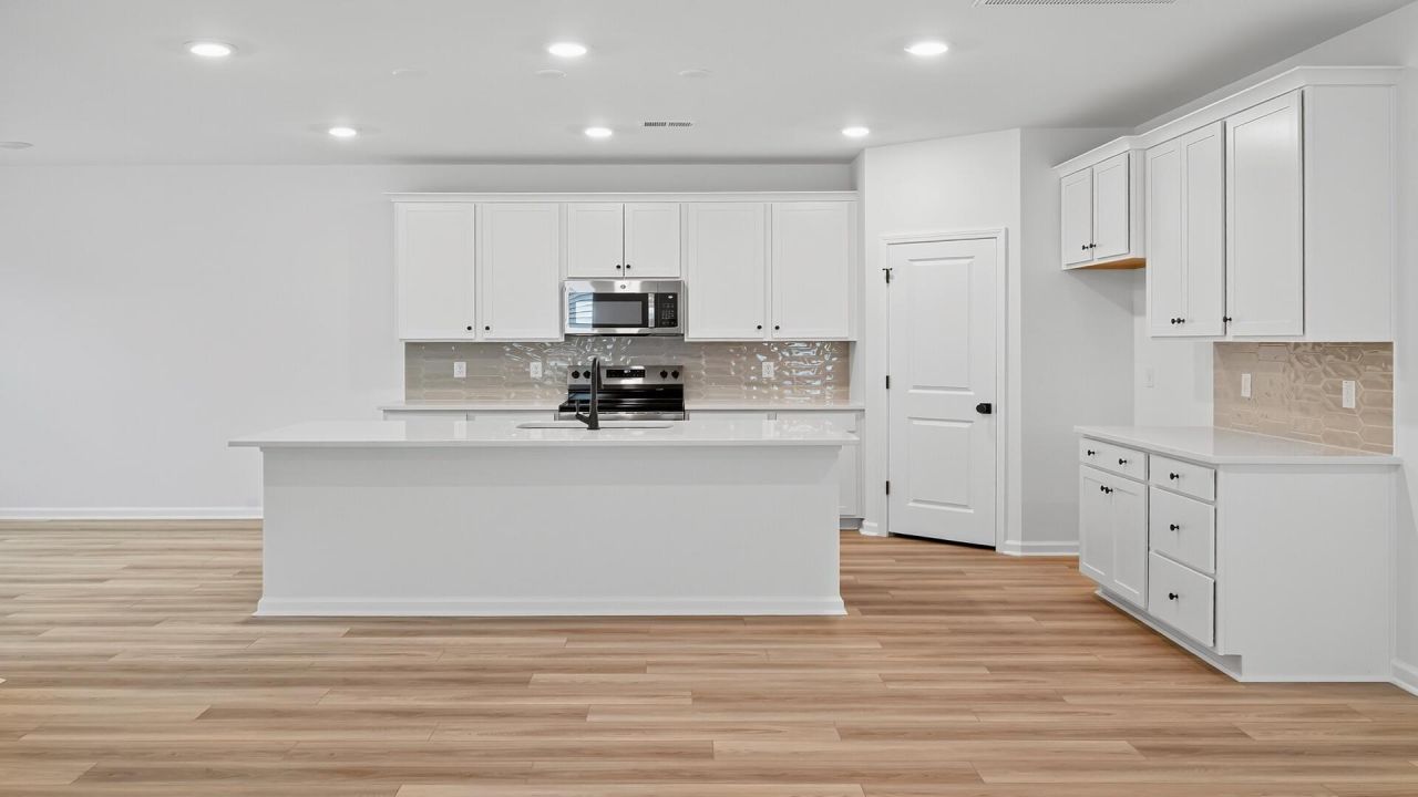 404 Cadbury Loop Photo 8