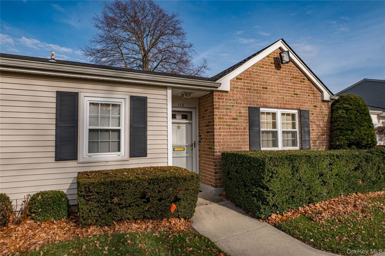 118 Harbor S, Amityville, NY 11701 Main Photo
