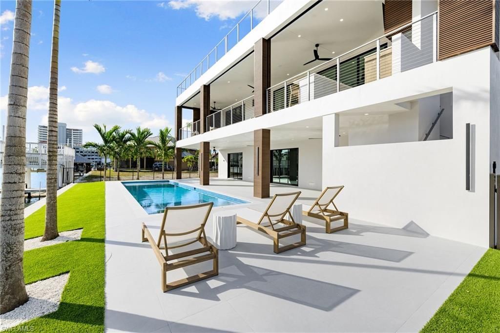 256 Trade Winds Ave, Naples, FL 34108 Photo