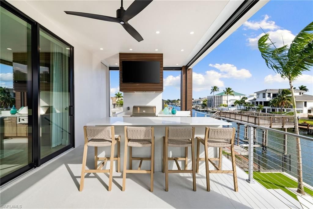 256 Trade Winds Ave, Naples, FL 34108 Photo