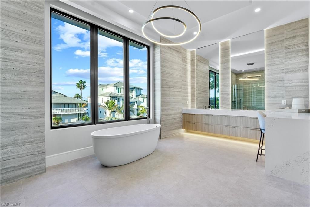 256 Trade Winds Ave, Naples, FL 34108 Photo