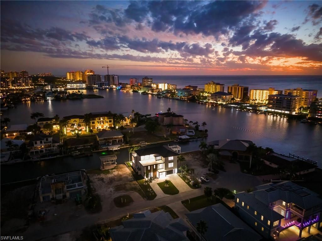 256 Trade Winds Ave, Naples, FL 34108 Photo