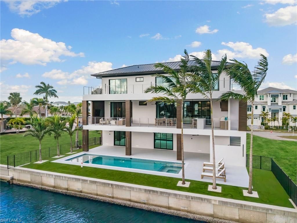 256 Trade Winds Ave, Naples, FL 34108 Photo