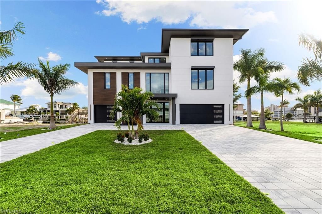 256 Trade Winds Ave, Naples, FL 34108 Photo