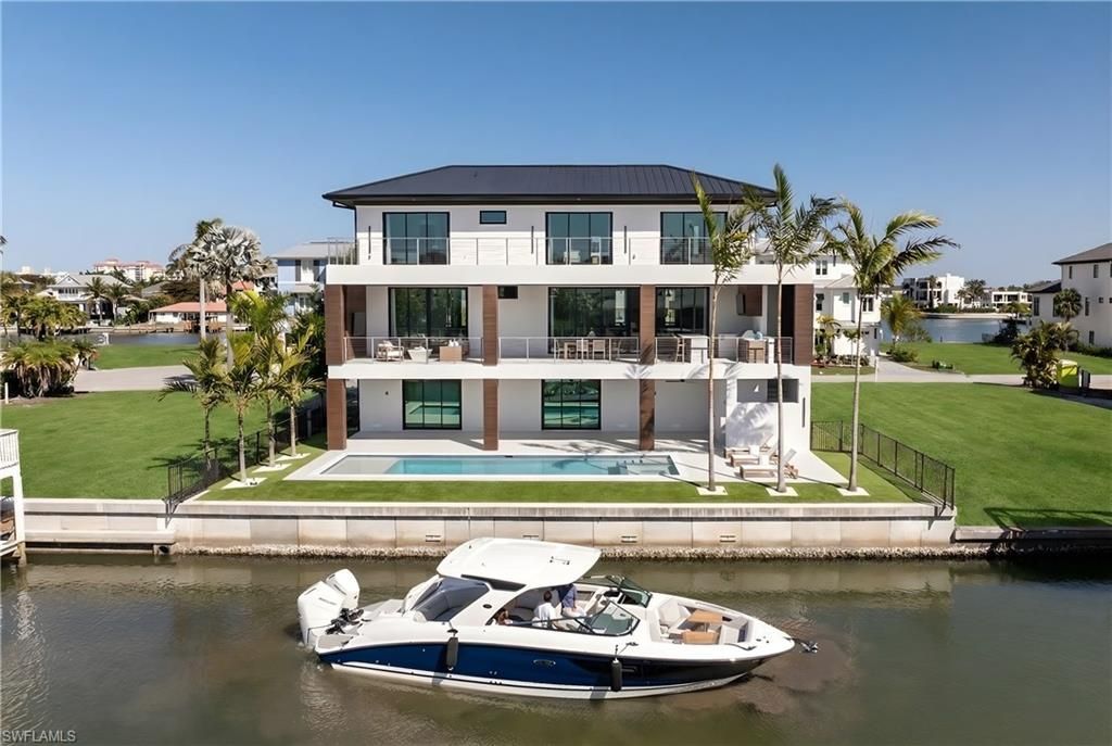256 Trade Winds Ave, Naples, FL 34108 Photo