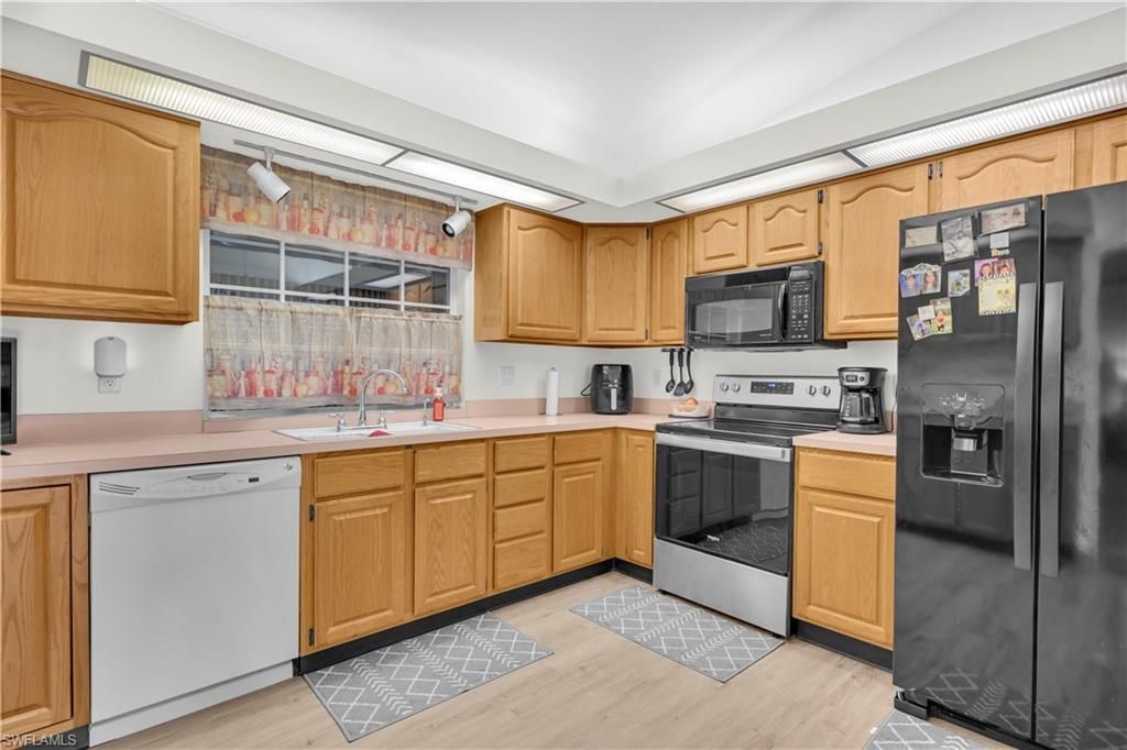 1251 Broadwater Dr, Fort Myers, FL 33919 Photo