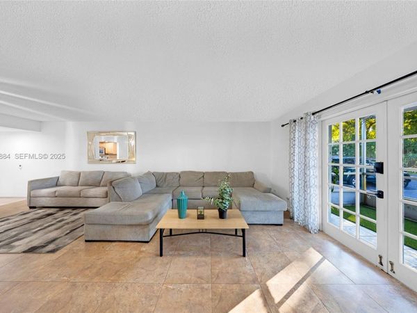 7554 Stirling Rd, Unit 102, Davie, FL 33024