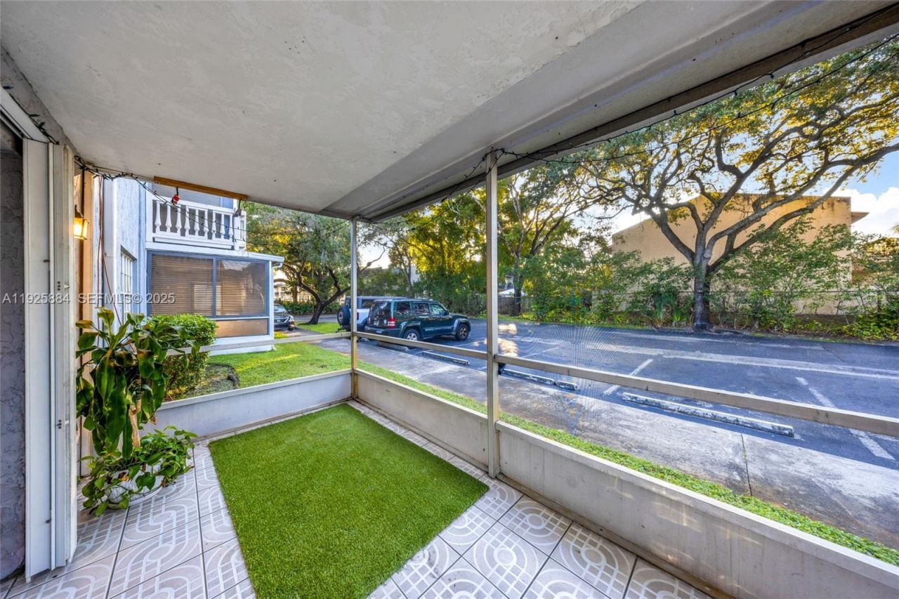 7554 Stirling Rd, Unit 102, Davie, FL 33024 Photo