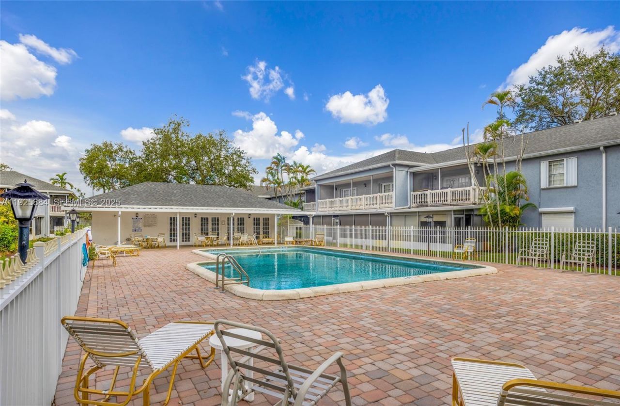 7554 Stirling Rd, Unit 102, Davie, FL 33024 Photo