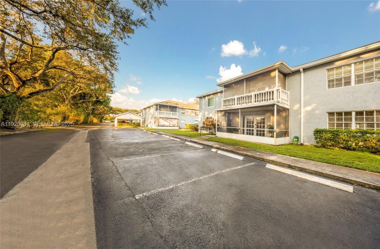 7554 Stirling Rd, Unit 102, Davie, FL 33024 Photo