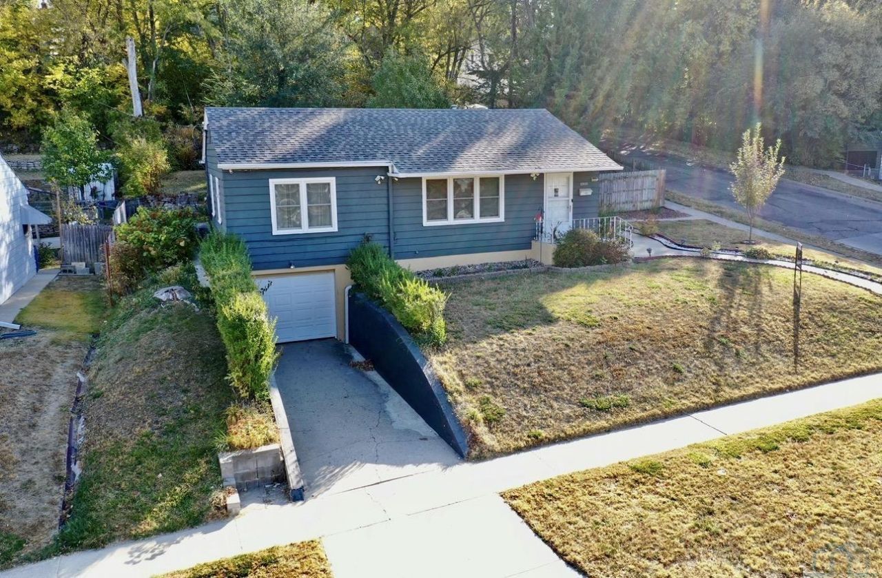 3200 Grandview Blvd, Sioux City, IA 51104 Main Photo